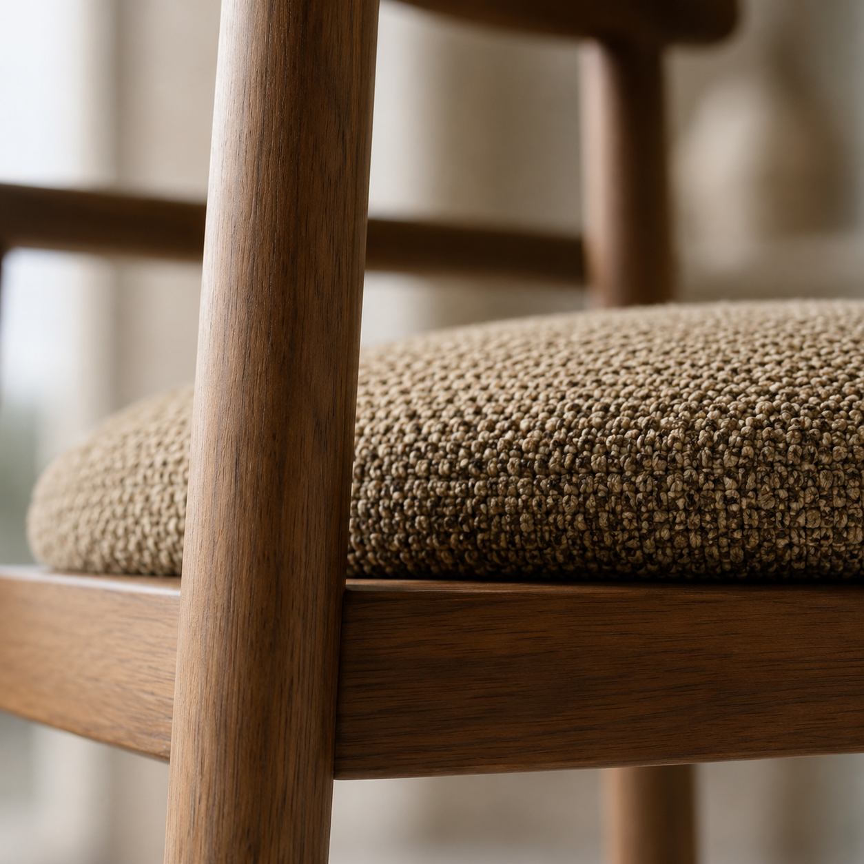 Chaise GAIA teinte noyer et tissu marron homa home