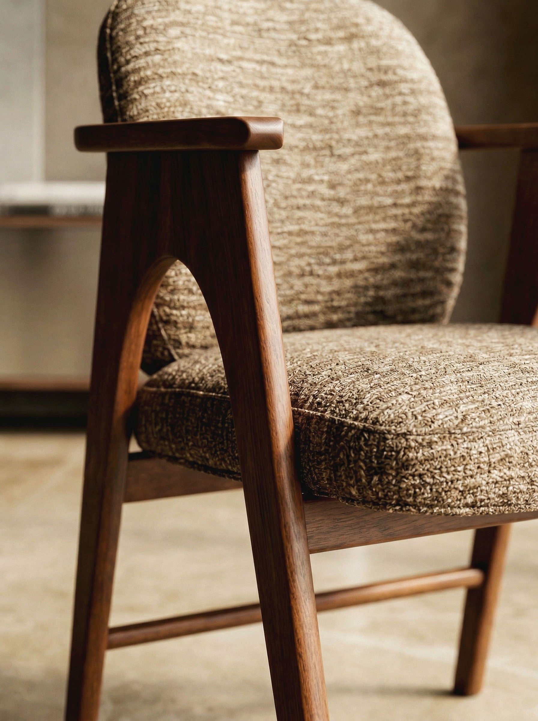 Chaise teinte noyer & tissu marron homa home