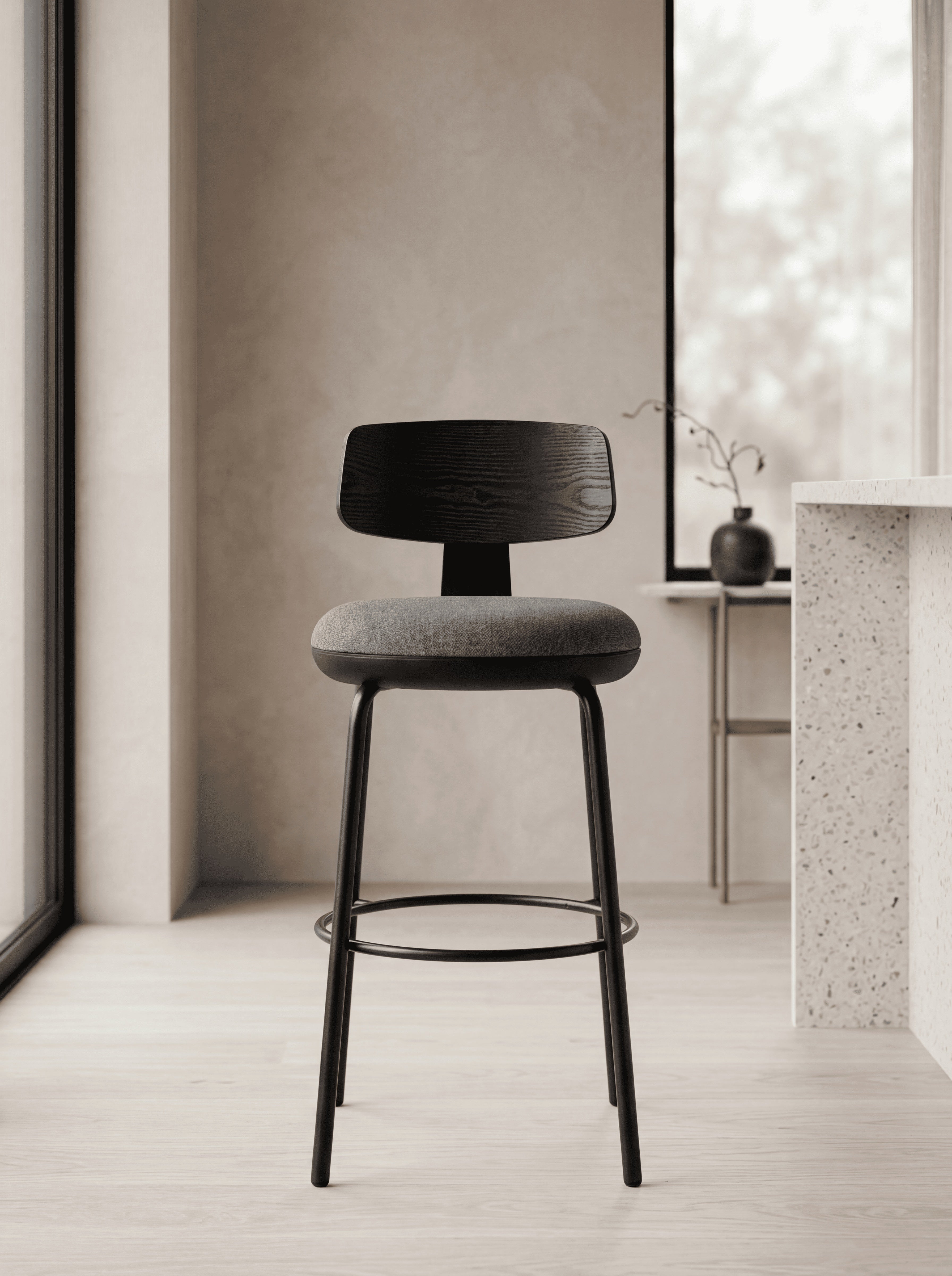 Tabouret LYNA en bois et assise tissu vert L'Empreinte