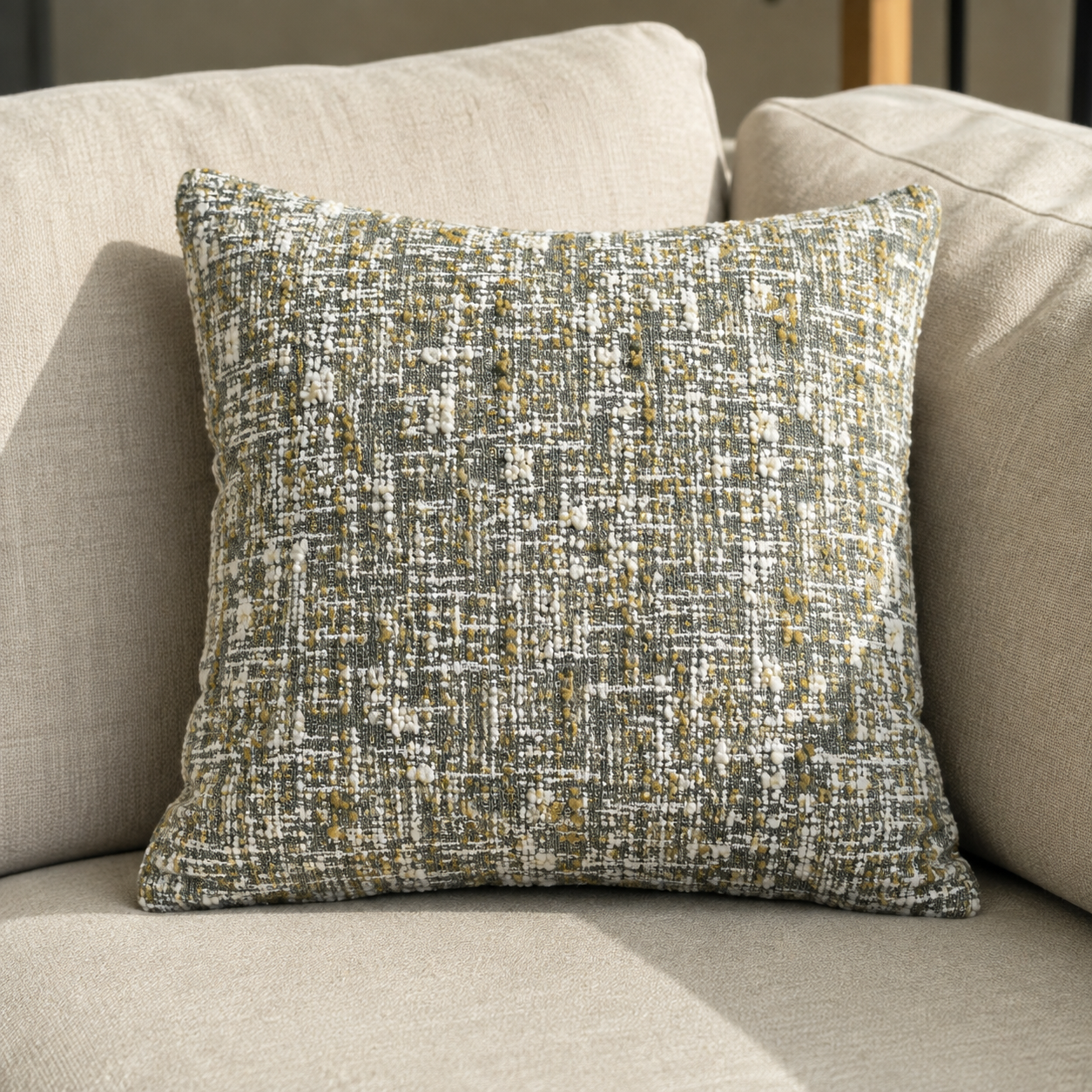 Coussin OLENA Vert sauge, écru et ocre texturé 40 × 40 Homa Home