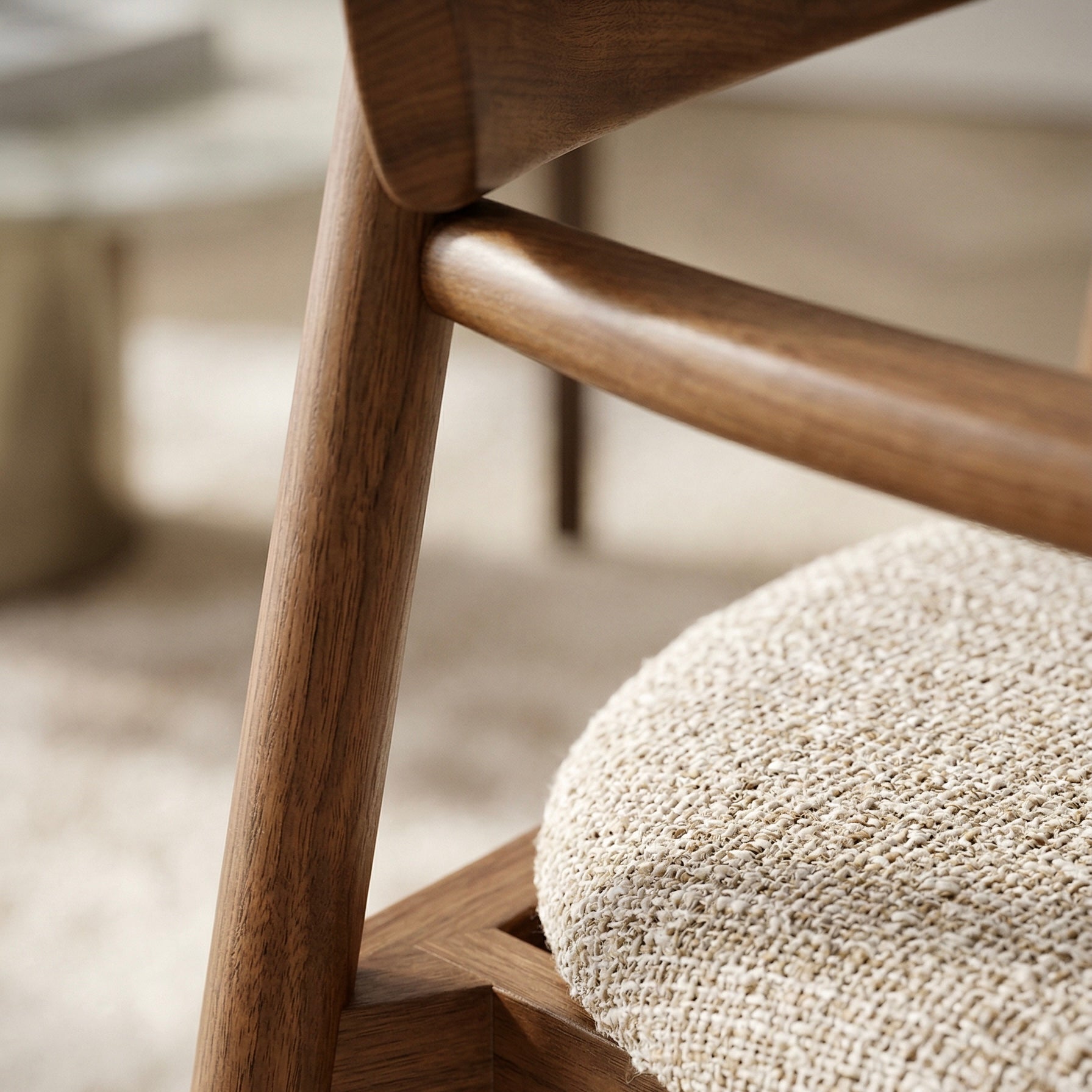 Chaise GAIA teinte noyer & tissu crème homa home